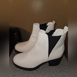 MIA Stylish White Ankle Boots for Women Size 8 1/2